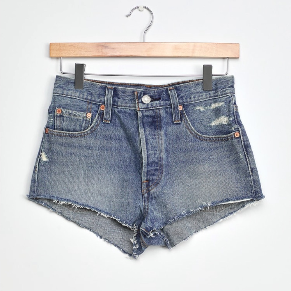 Levi’s Micro Jean Shorts High Waisted Medium Wash
501’s High Rise Short